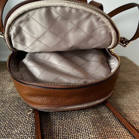 Michael Kors backpack - Picture 7 of 9